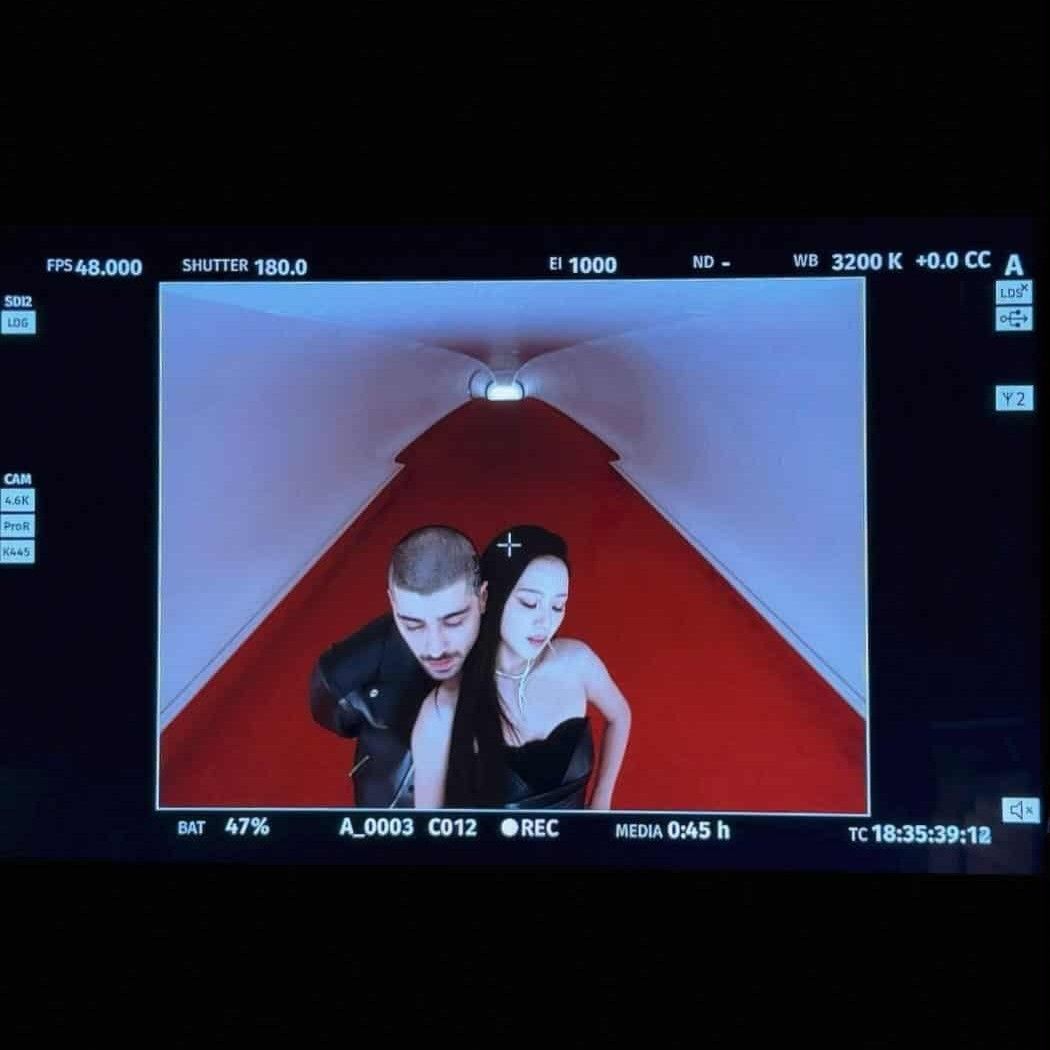 Behind-the-scenes cut of Jisoo (1995)