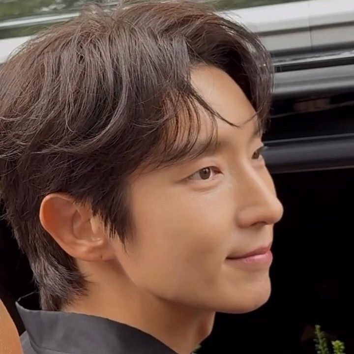 A moment captured by a fan of Lee Joongi