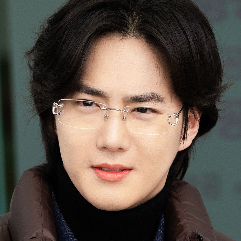 Behind-the-scenes cut of Suho