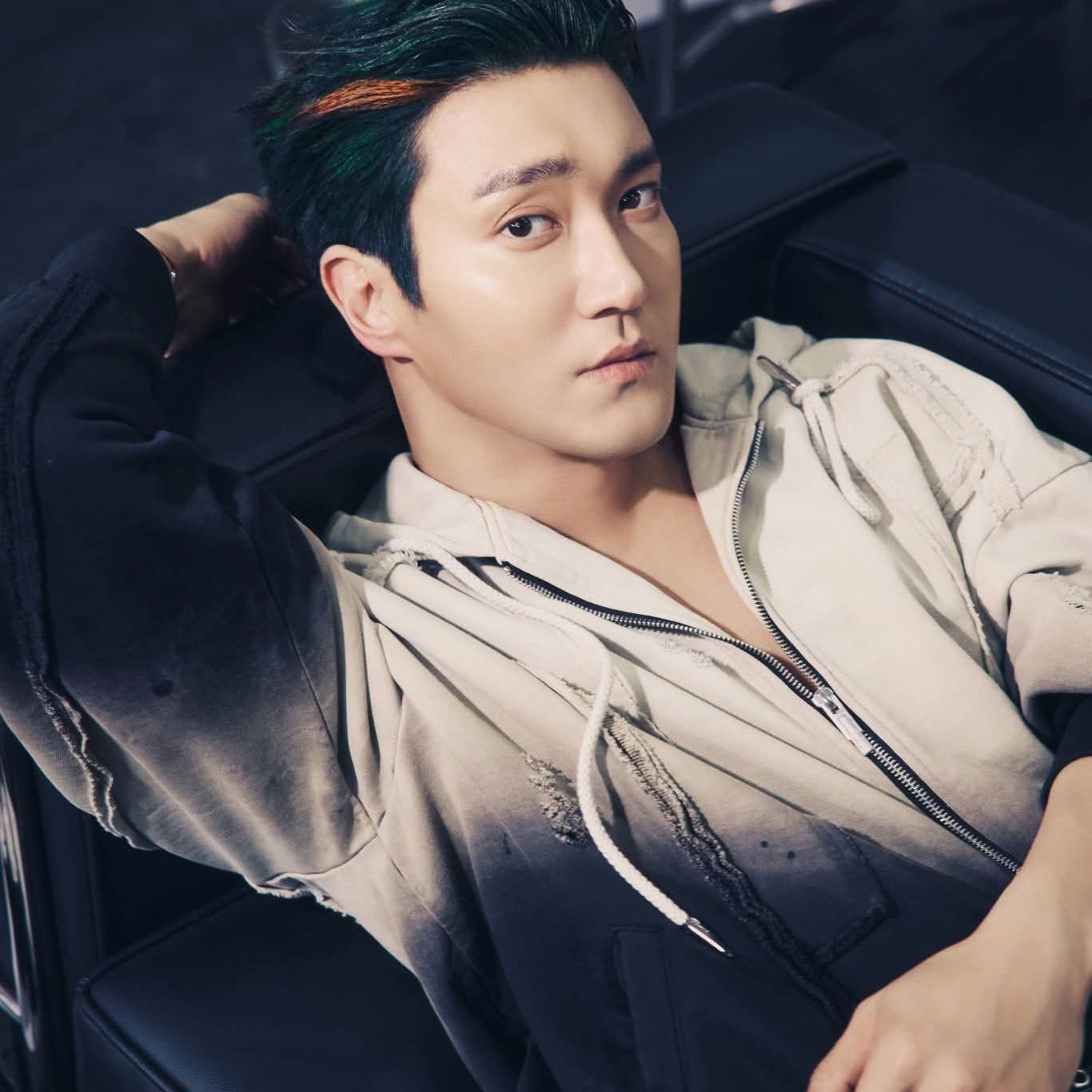 Behind-the-scenes cut of Choi Siwon