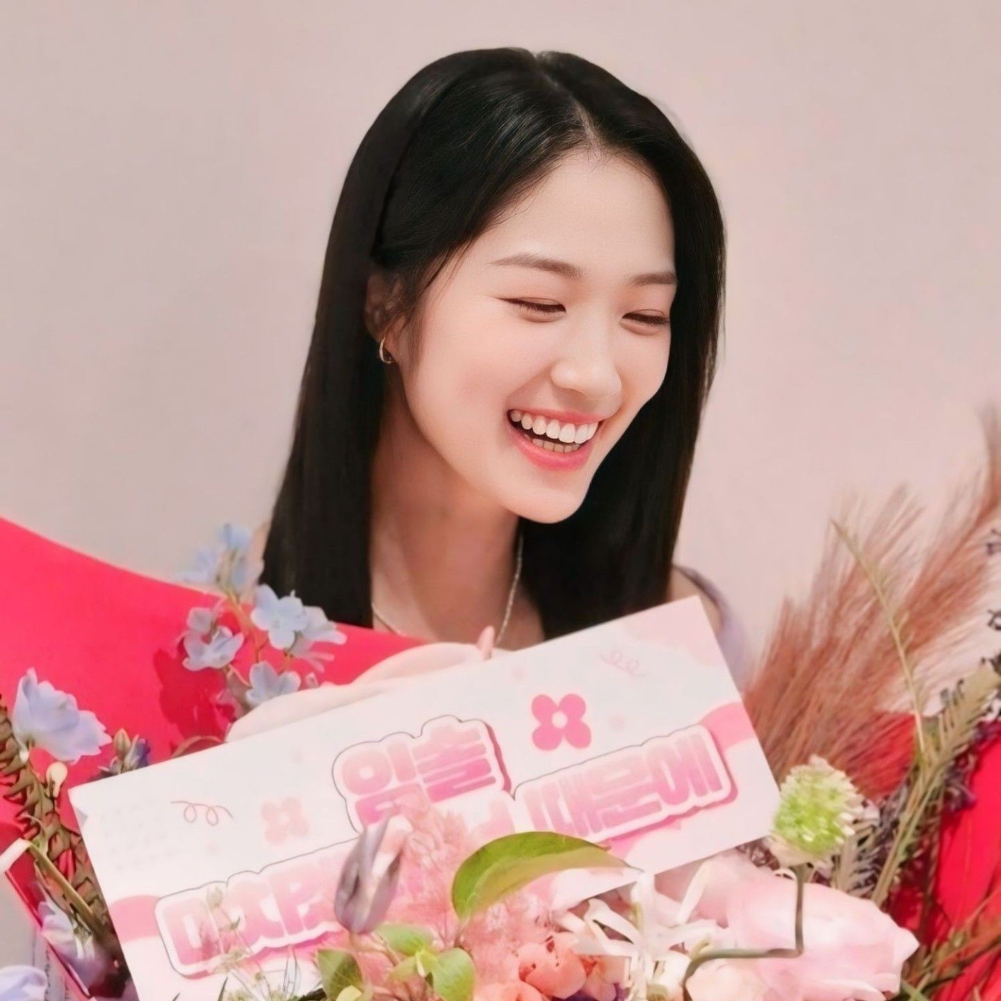 Behind-the-scenes cut of Kim Hyeyoon