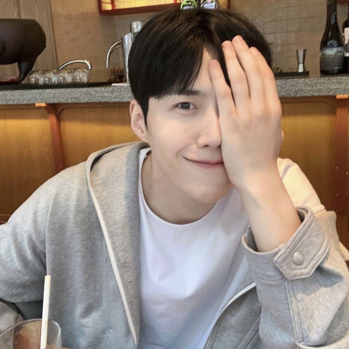 A moment captured by a fan of Kim Seonho