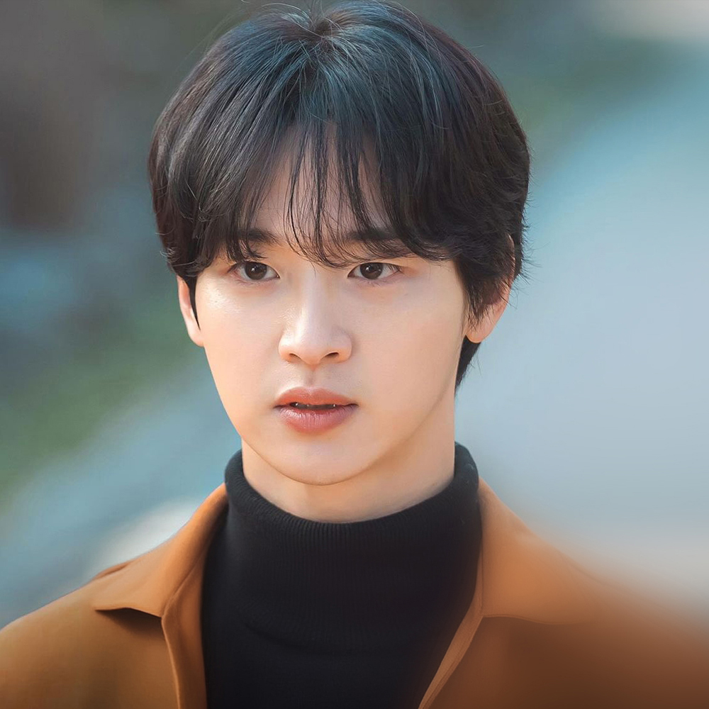 Behind-the-scenes cut of Jang Dongyoon