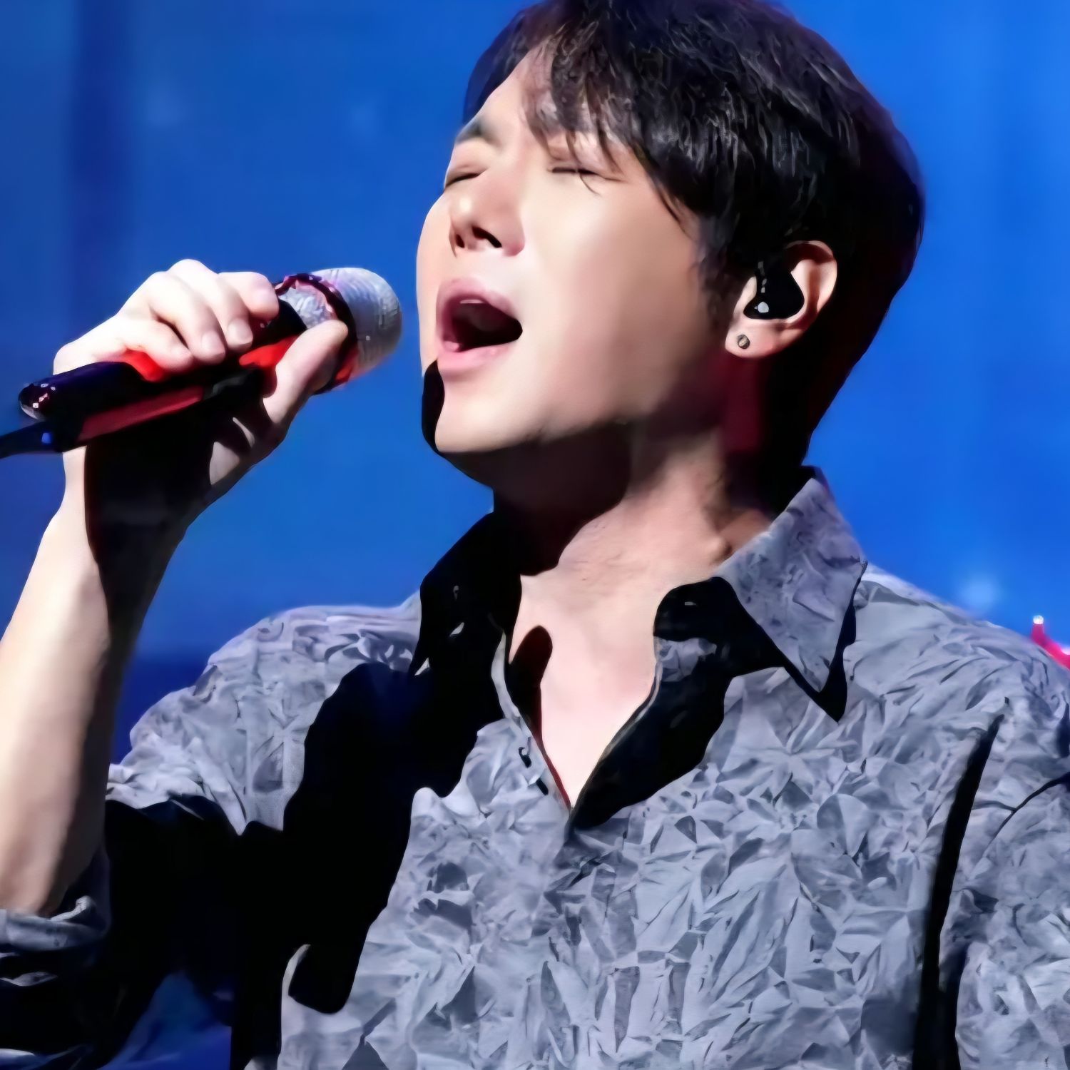 Behind-the-scenes cut of Hwanhee