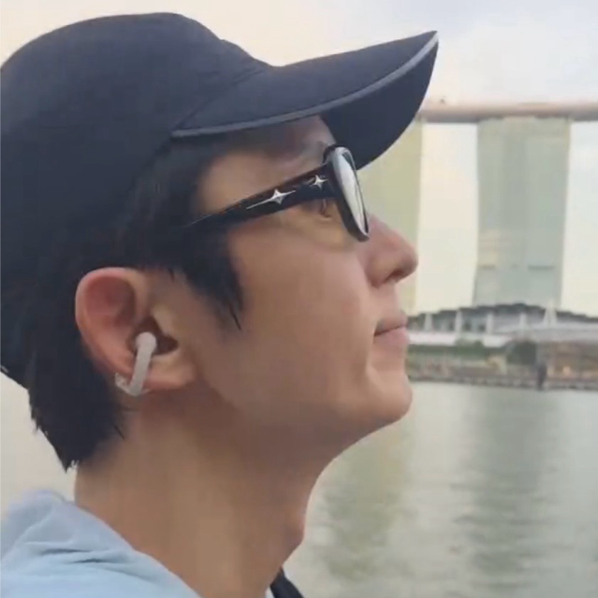 A moment captured by a fan of Lee Joongi