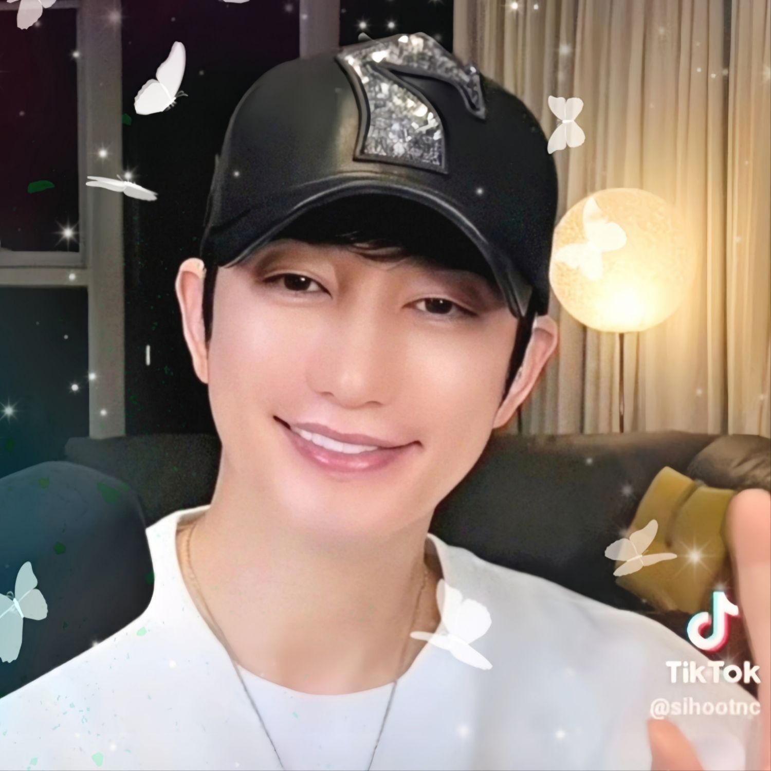 A moment captured by a fan of Park Sihoo
