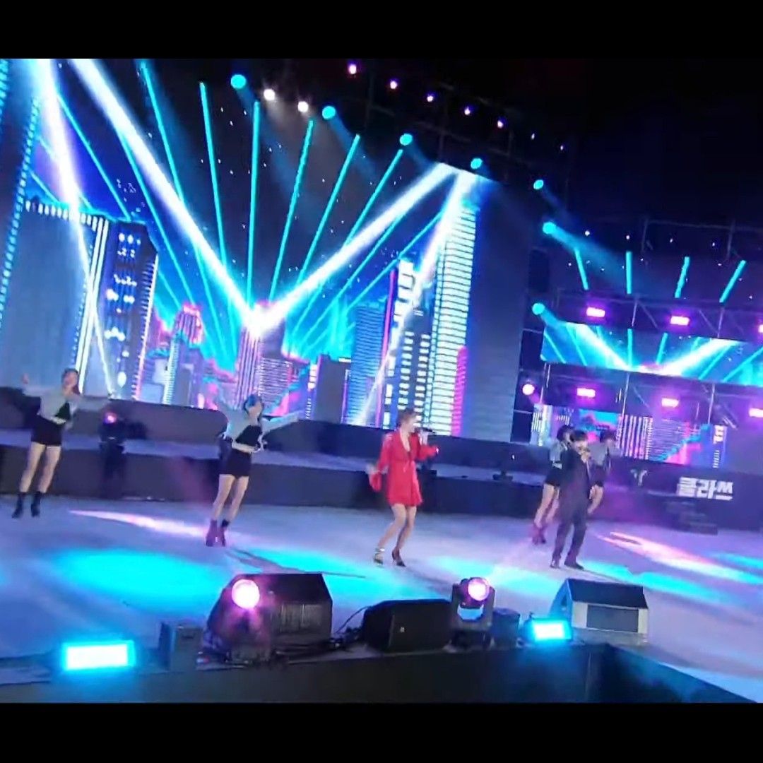 A moment captured by a fan of Seong Ri