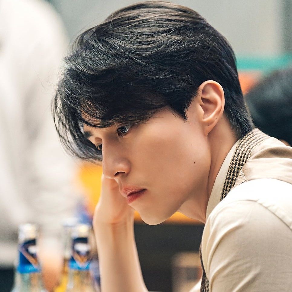 A moment captured by a fan of Lee Dongwook