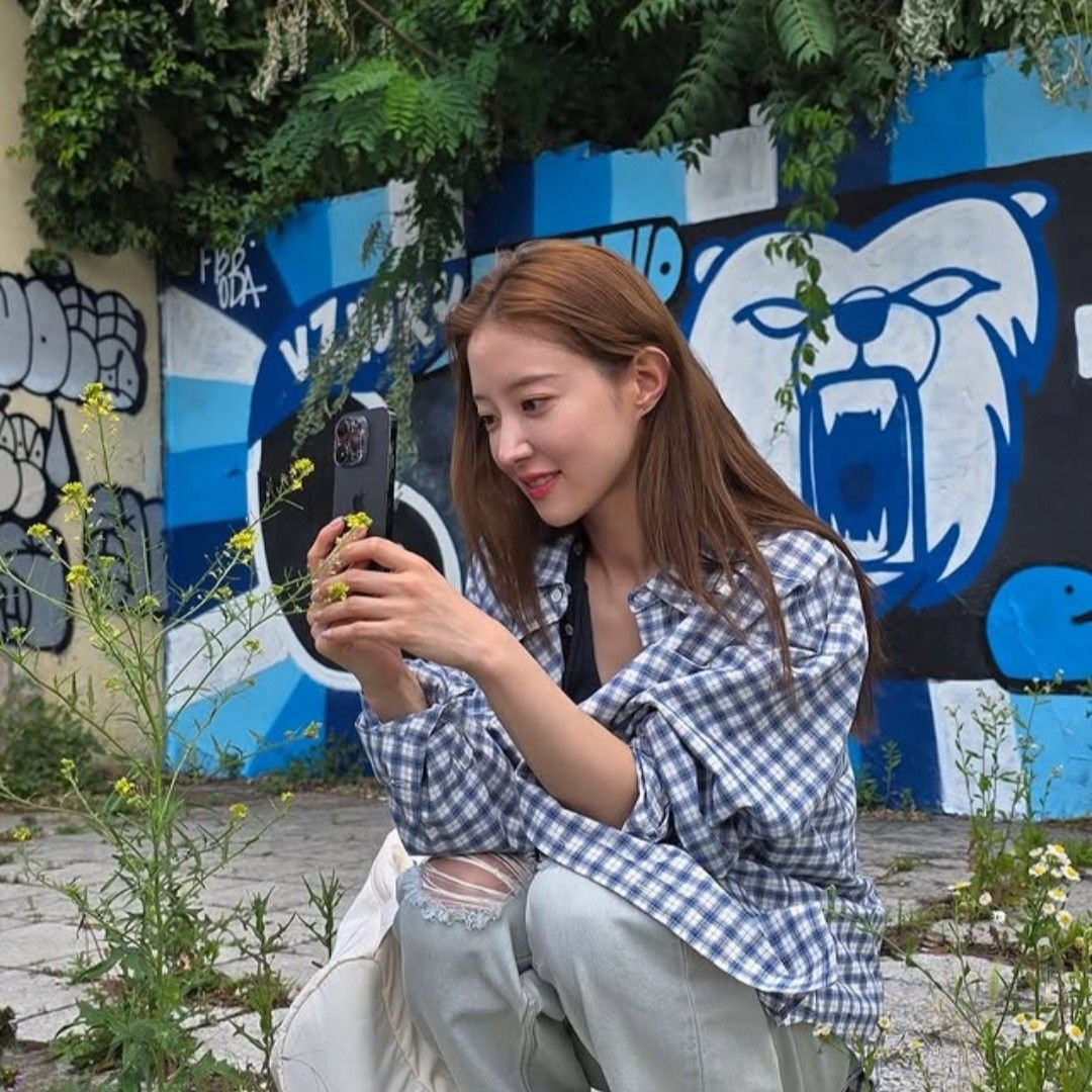 Behind-the-scenes cut of Lee Seyoung
