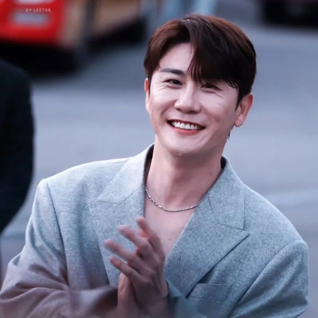 Behind-the-scenes cut of Young Tak