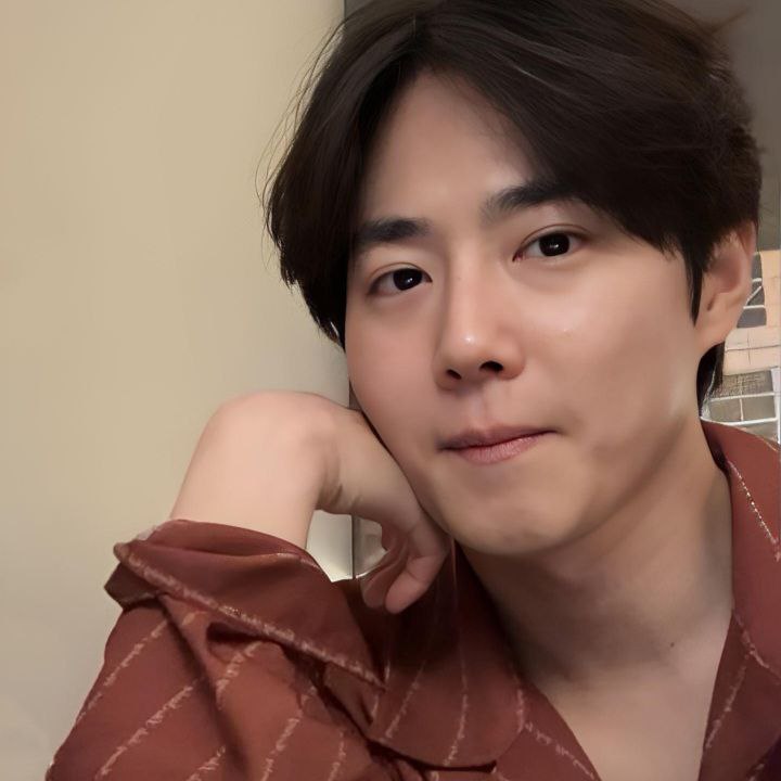 Recent activity shot of Suho