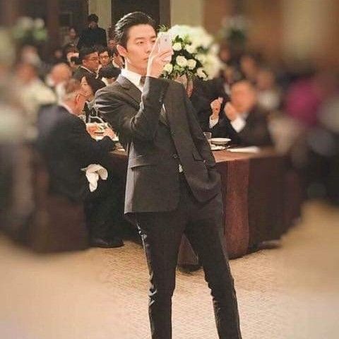 Behind-the-scenes cut of Kim Jaewook