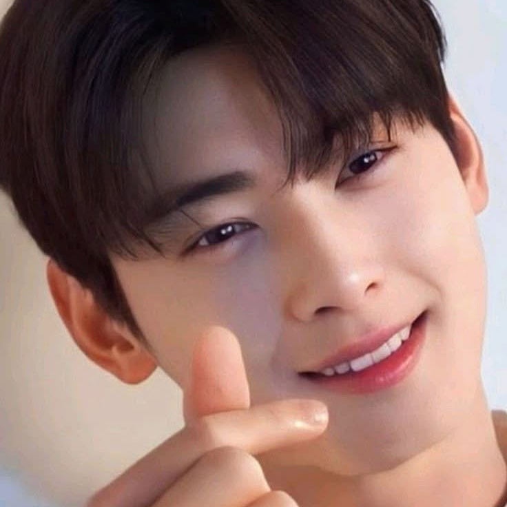 A moment captured by a fan of Cha Eunwoo