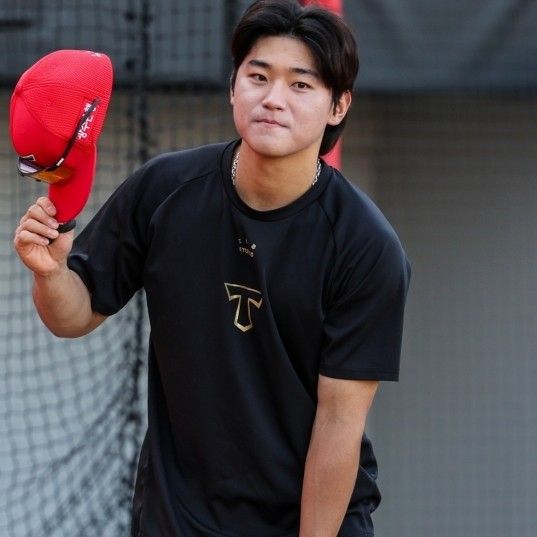 A moment captured by a fan of Kim Doyoung