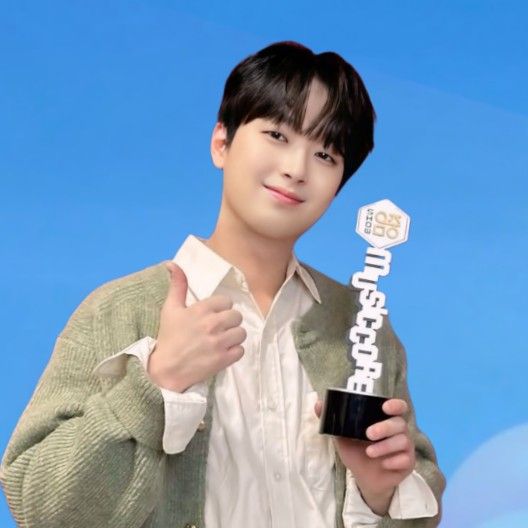 A moment captured by a fan of Lee Chanwon