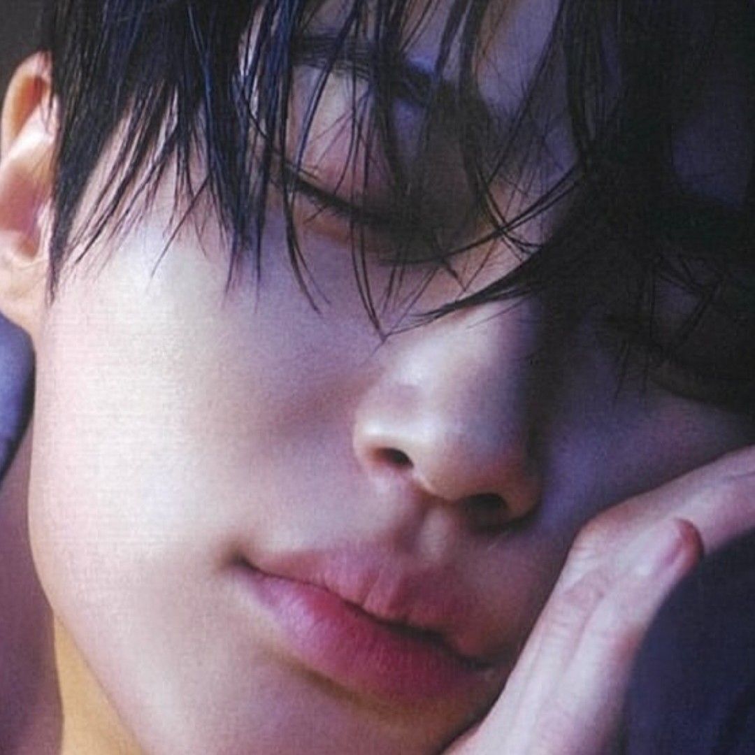 粉丝拍下的边佑锡瞬间