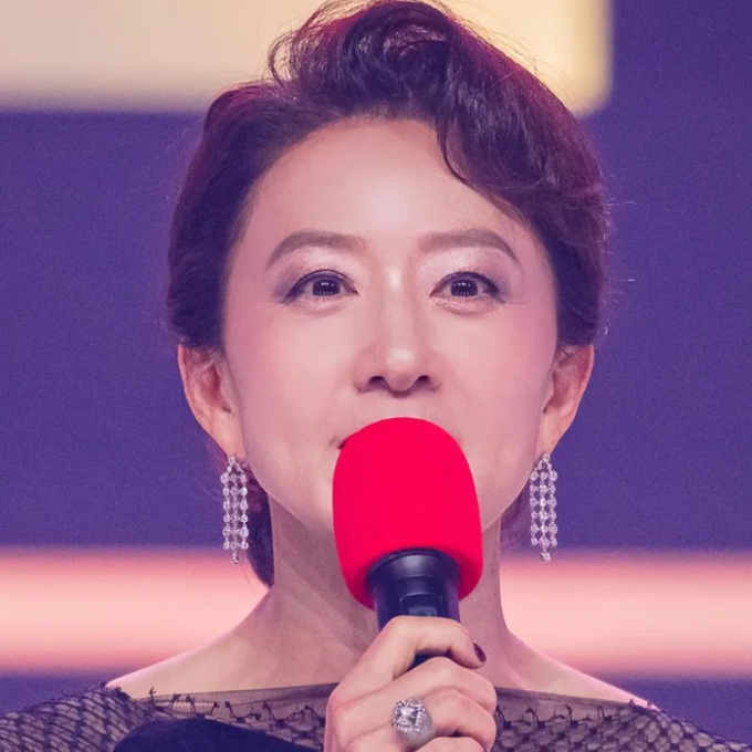 A moment captured by a fan of Kim Heeae