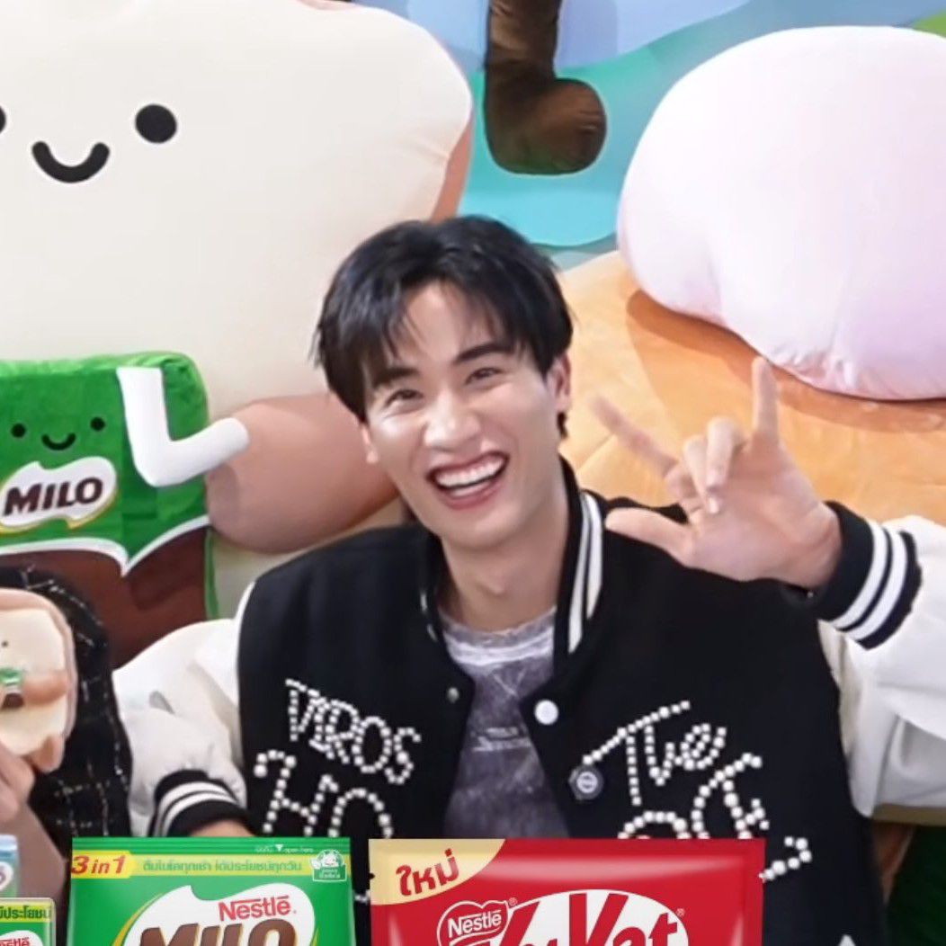 A moment captured by a fan of Tay Tawan Vihokratana