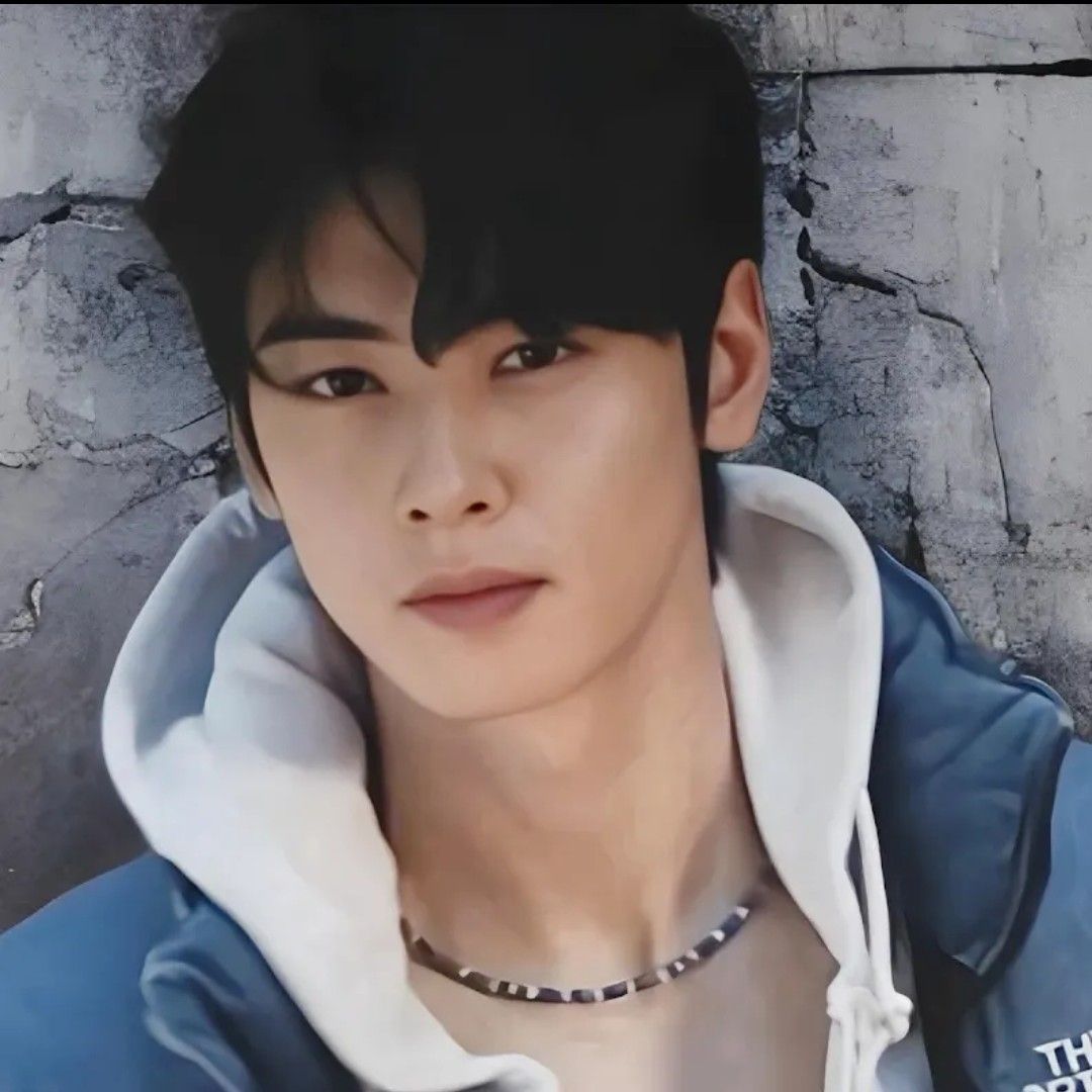 Latest photo of Cha Eunwoo