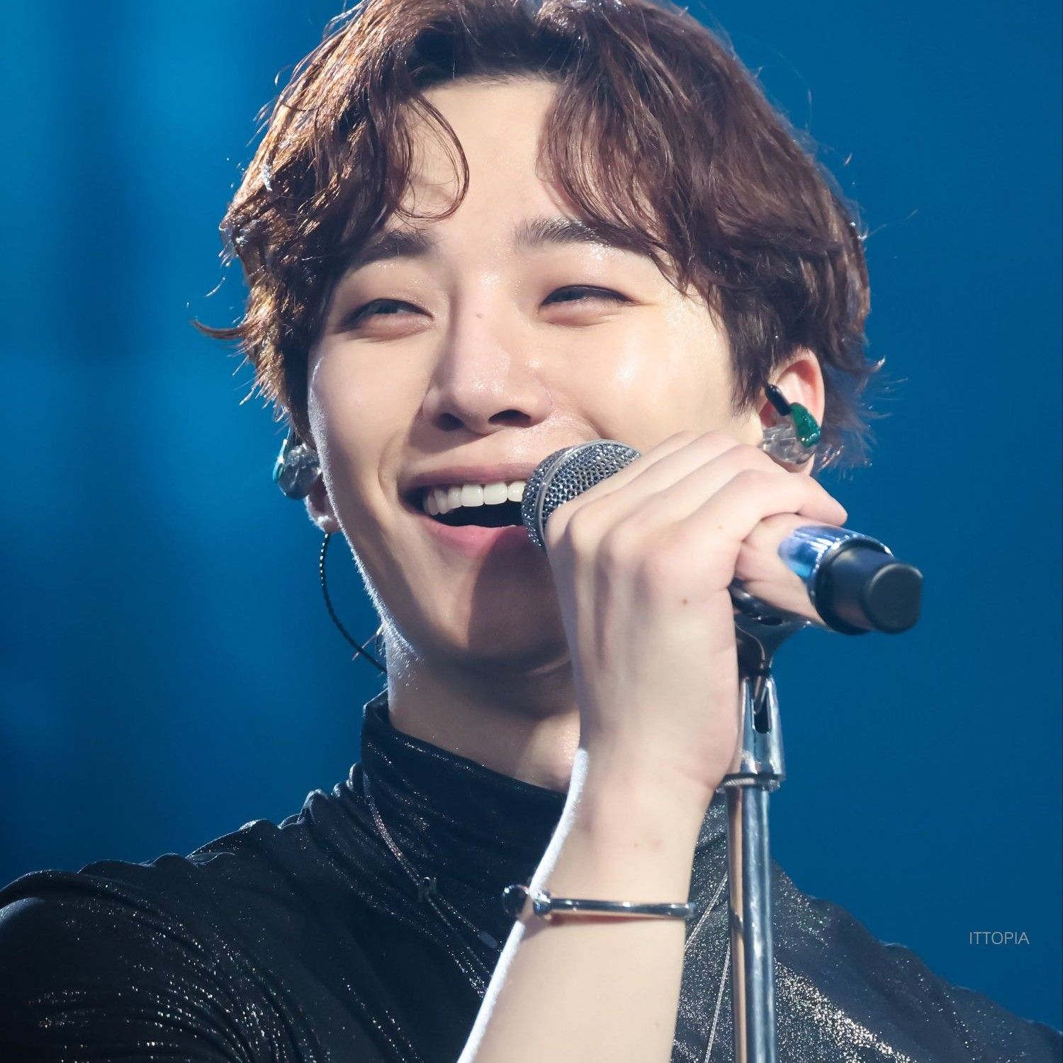 粉丝拍下的李俊昊瞬间