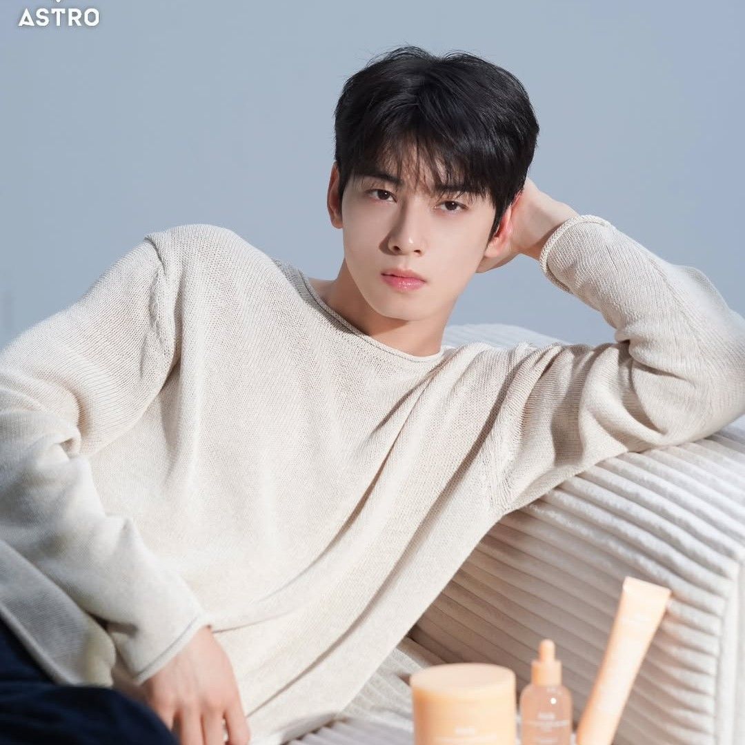Recent activity shot of Cha Eunwoo