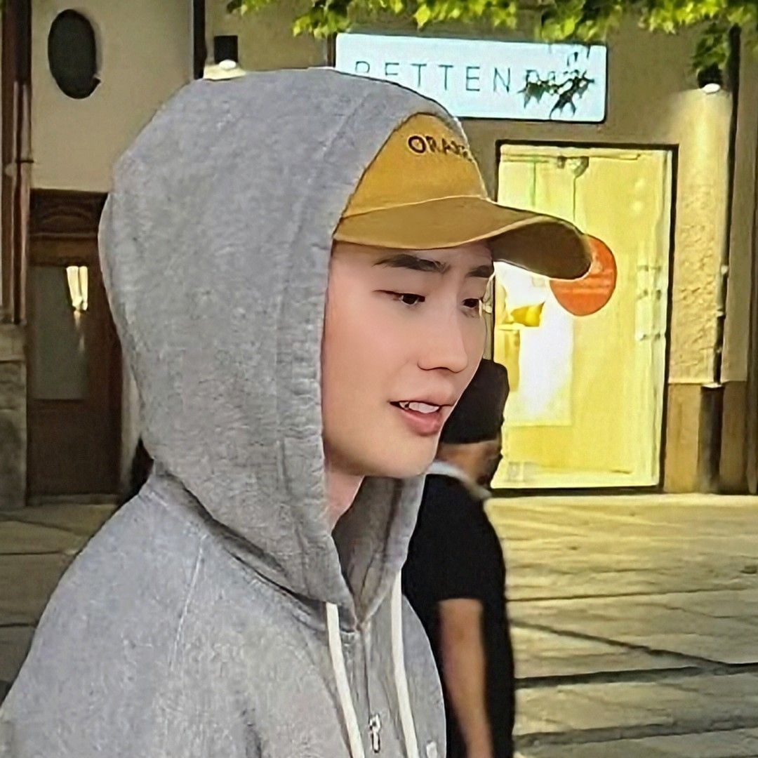 Recent activity shot of Lee Jongsuk