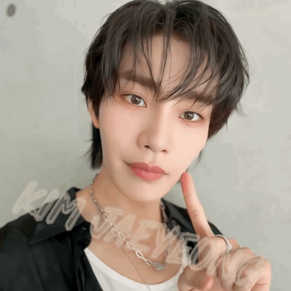 A moment captured by a fan of Kim Jaeyoung