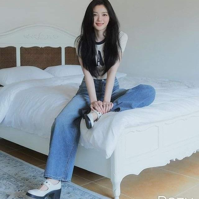 Behind-the-scenes cut of Kim Youjung