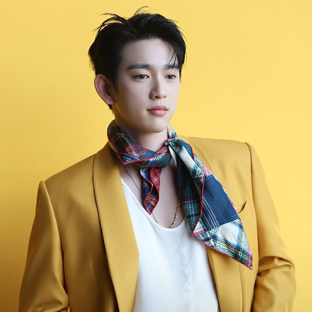 A moment captured by a fan of Park Jinyoung