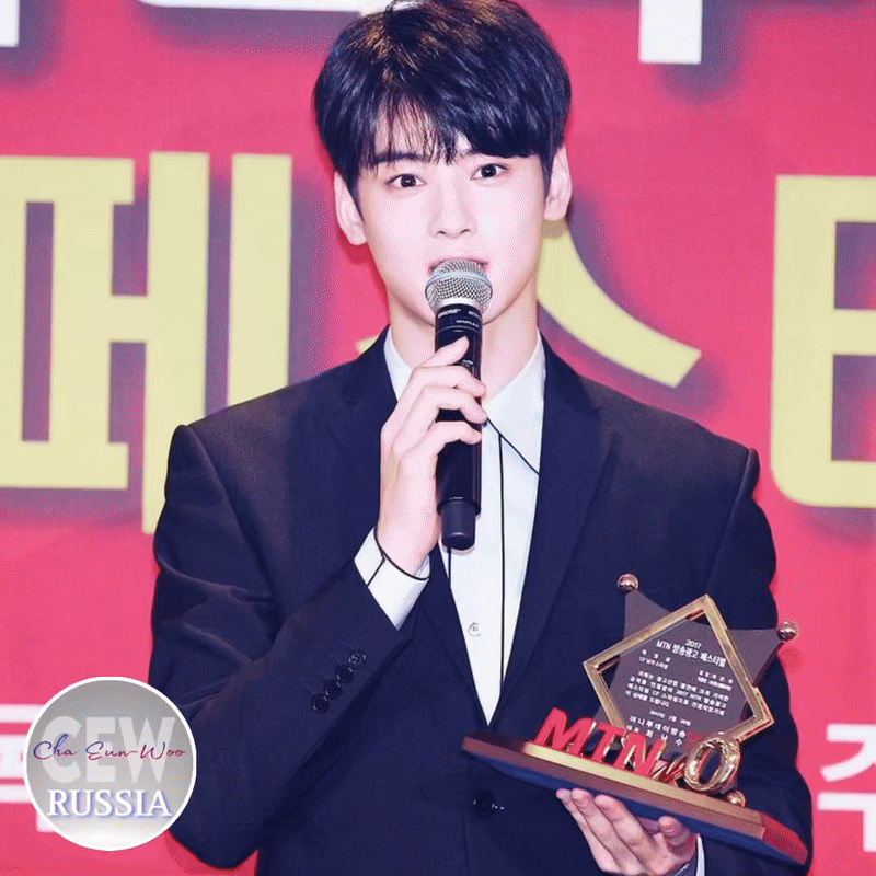 A moment captured by a fan of Cha Eunwoo