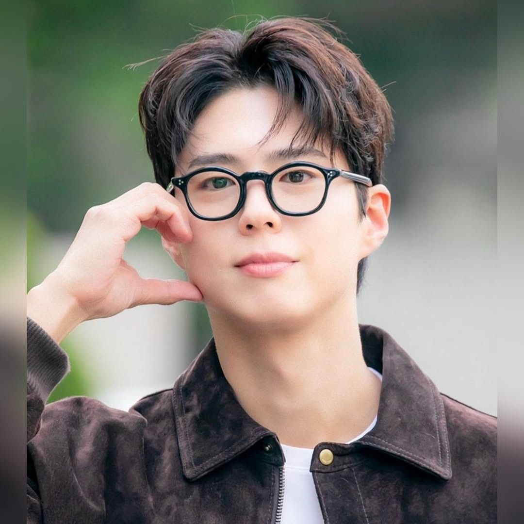 A moment captured by a fan of Park Bogum