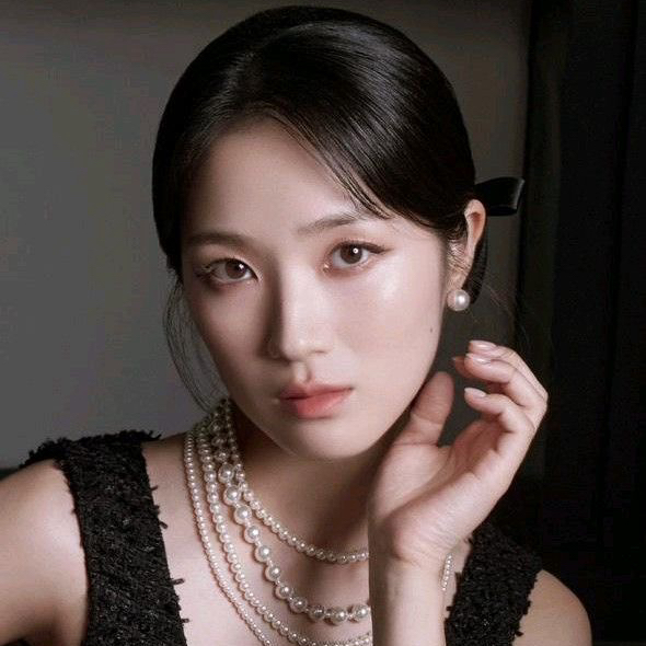 Recent activity shot of Kim Hyeyoon
