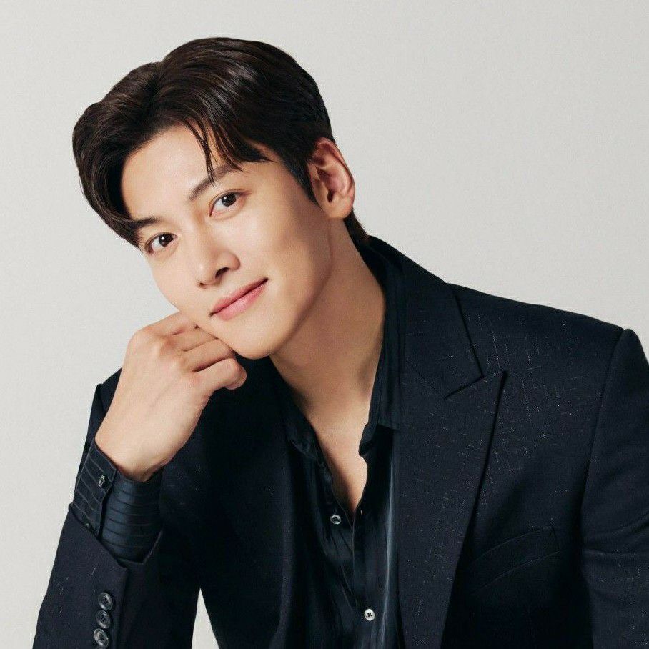 Behind-the-scenes cut of Ji Changwook