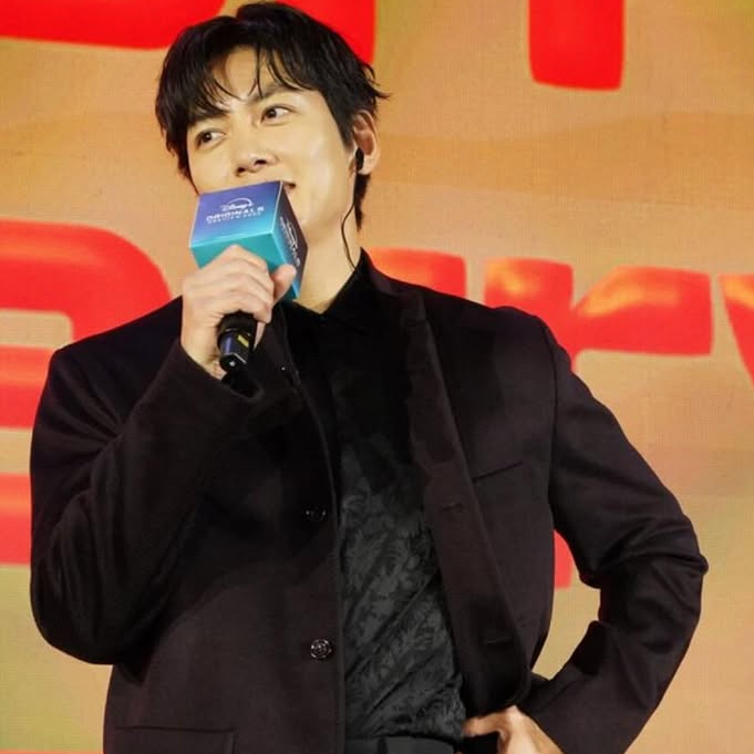 Behind-the-scenes cut of Ji Changwook