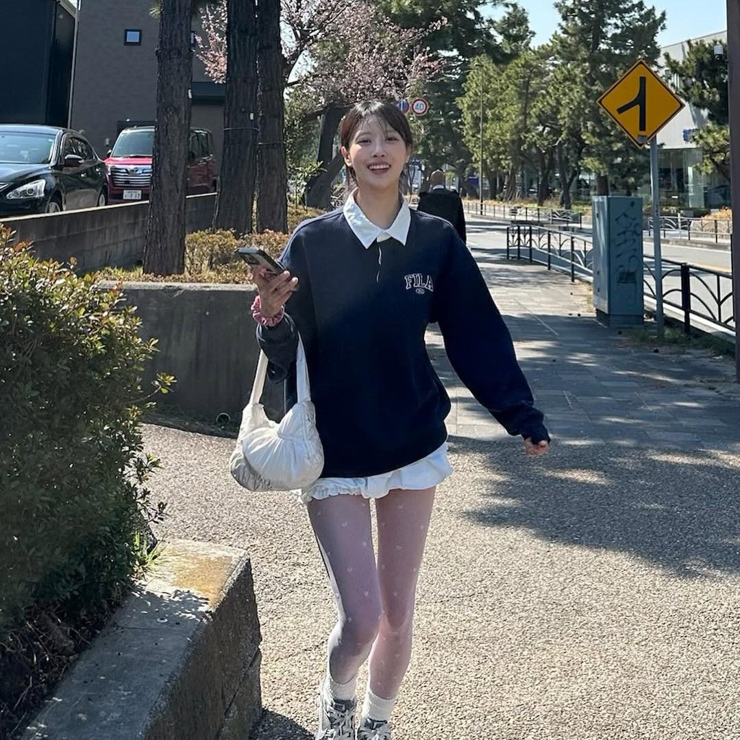 Behind-the-scenes cut of Lee Mijoo
