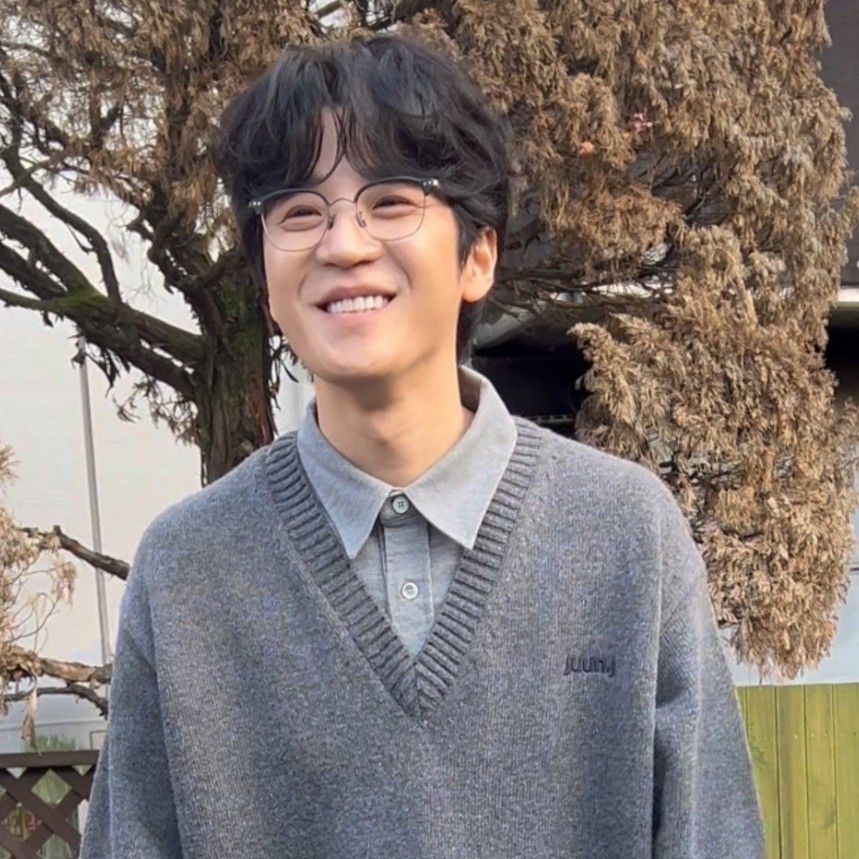 Latest photo of Park Jihoo (Mr. Trot 3)