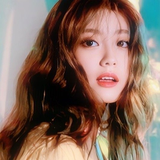 Behind-the-scenes cut of Nam Jihyeon