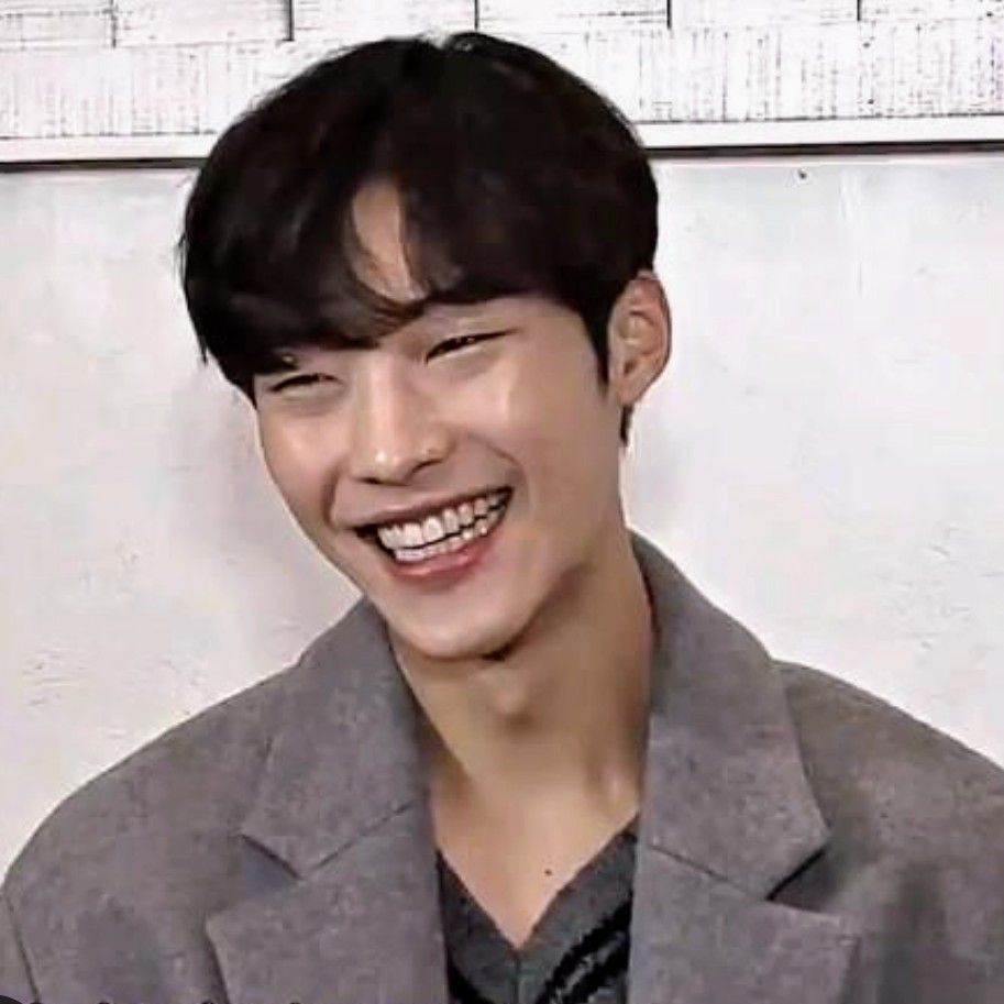 A moment captured by a fan of Woo Dohwan