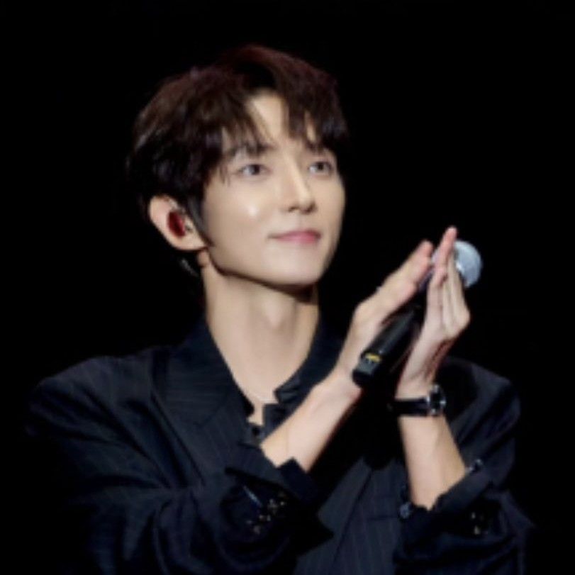A moment captured by a fan of Lee Joongi