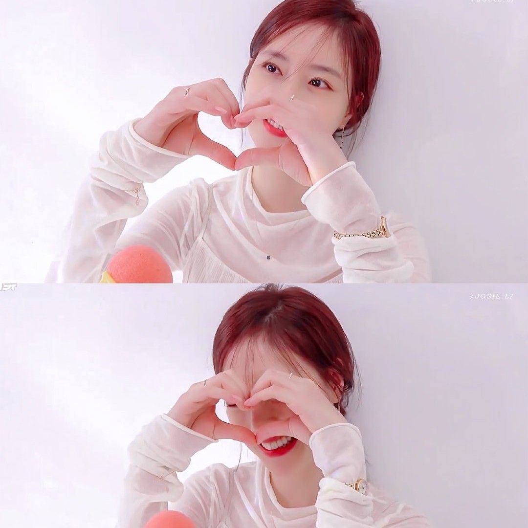 Behind-the-scenes cut of Moon Chaewon