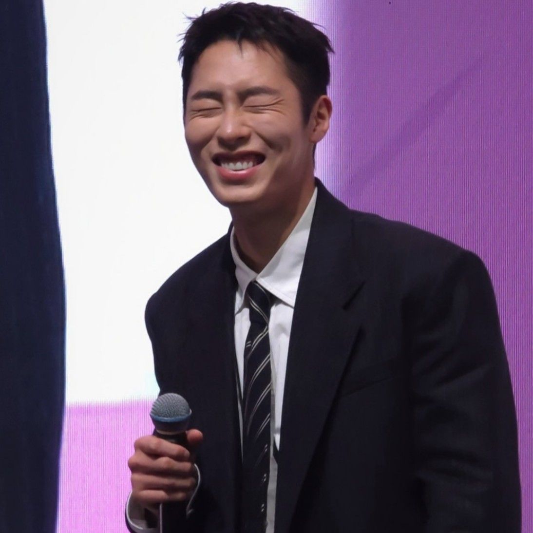 Behind-the-scenes cut of Lee Jaewook