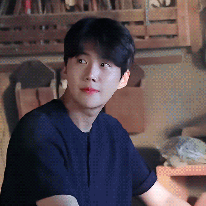 Behind-the-scenes cut of Kim Seonho