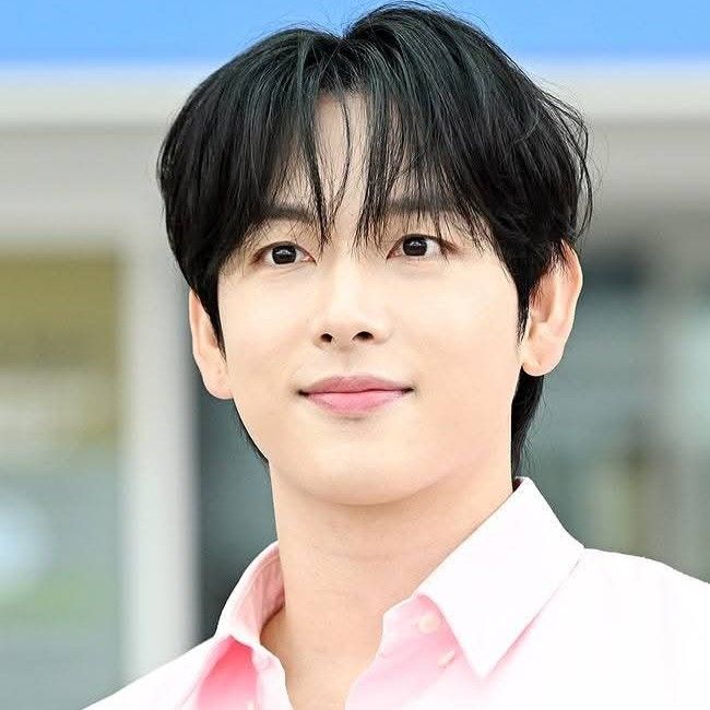 Latest photo of Yim Siwan