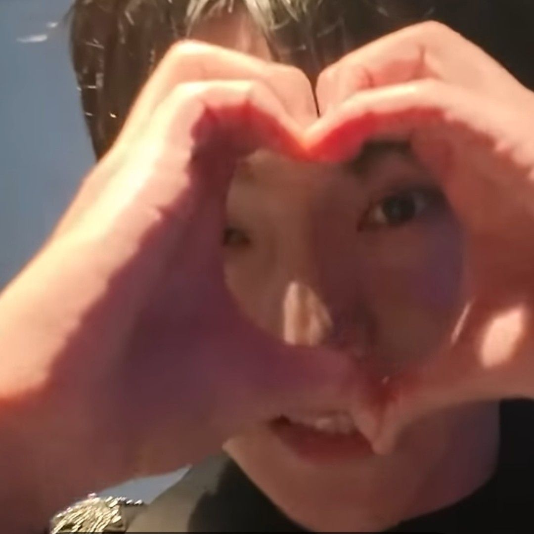 A moment captured by a fan of Seong Ri
