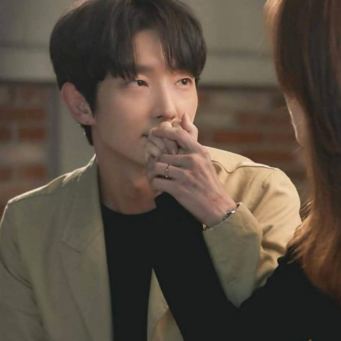 A moment captured by a fan of Lee Joongi