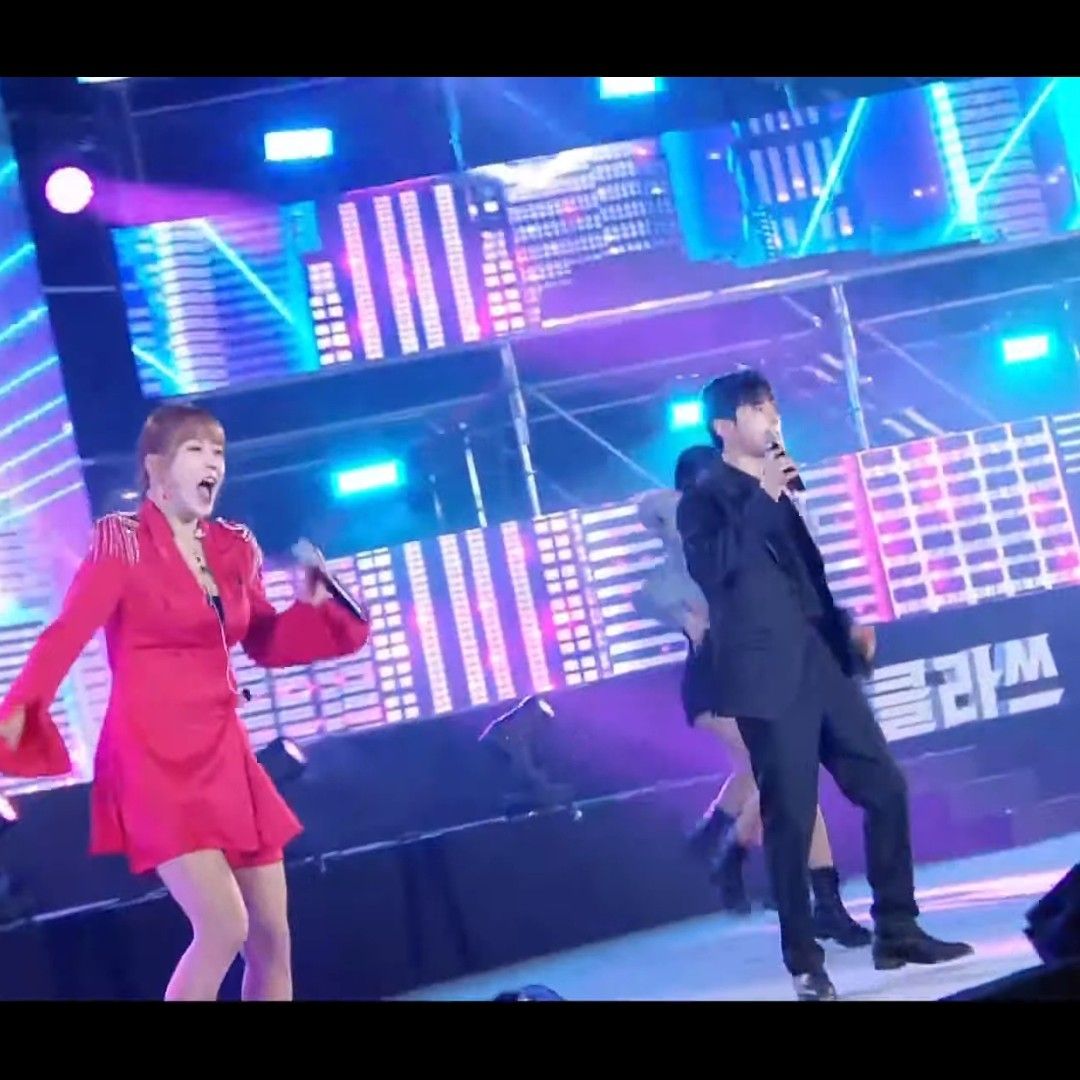 A moment captured by a fan of Seong Ri