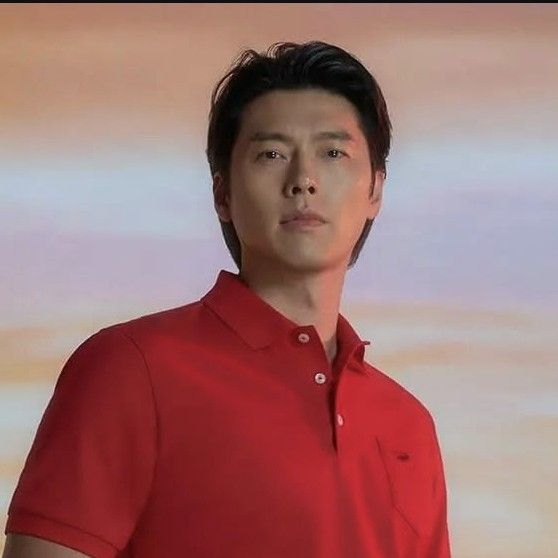 A moment captured by a fan of Hyun Bin