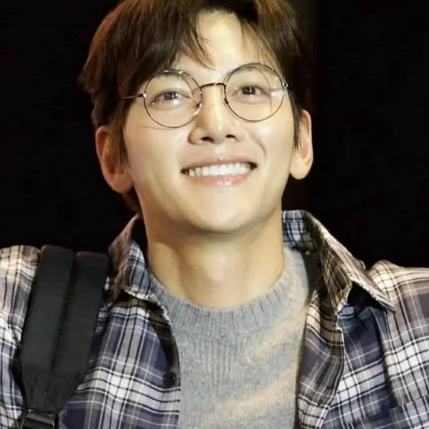 Behind-the-scenes cut of Ji Changwook