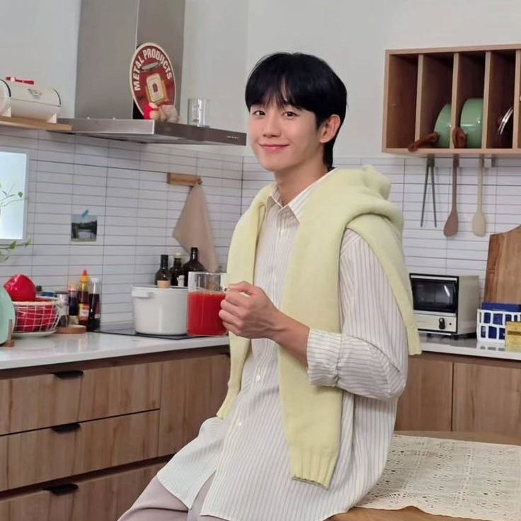 Behind-the-scenes cut of Jung Haein