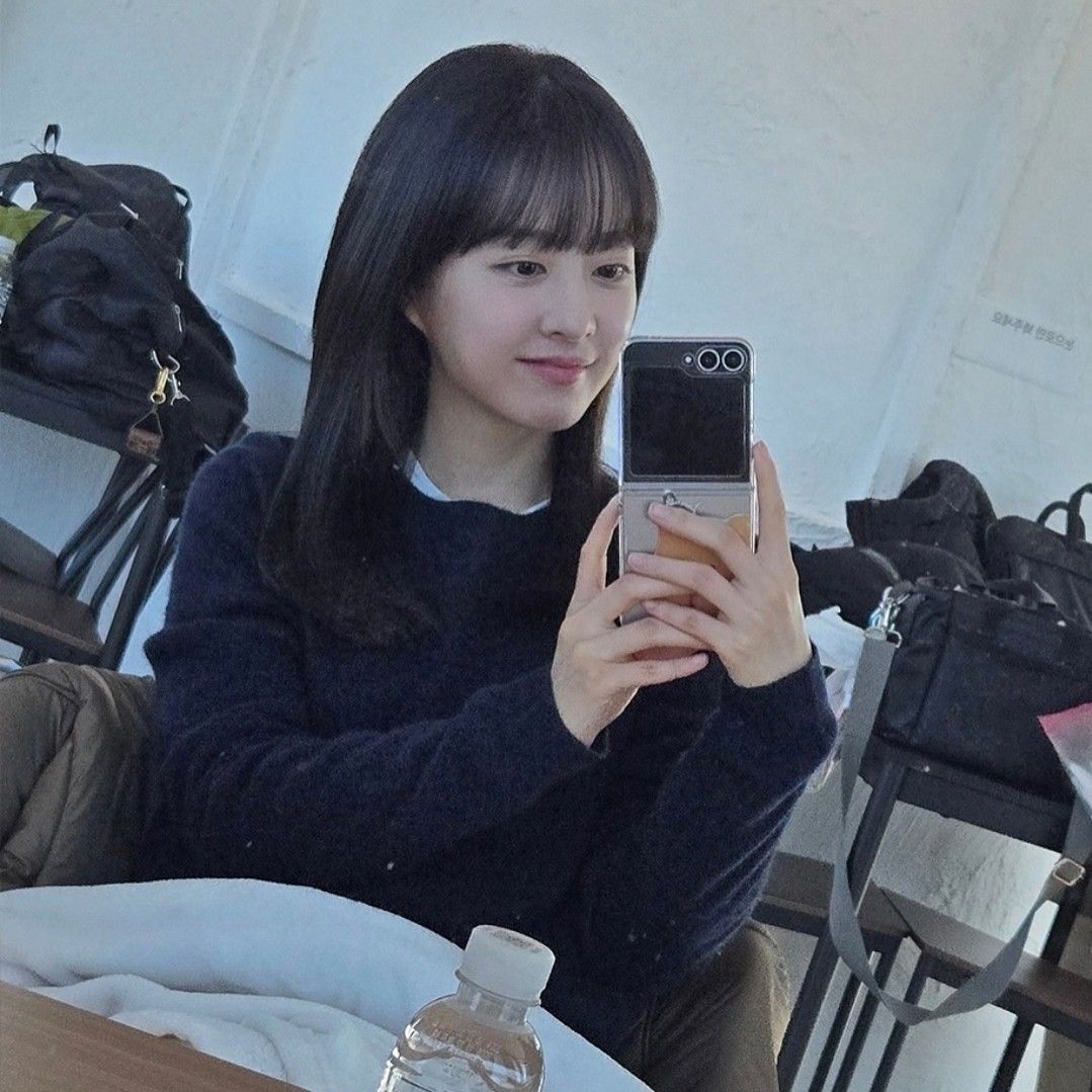 Behind-the-scenes cut of Park Boyoung